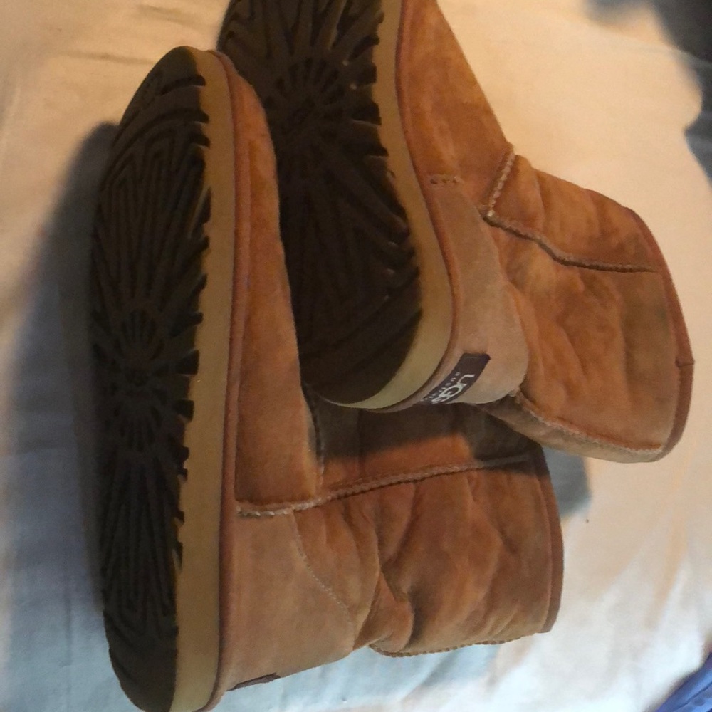 Short tan UGG boots